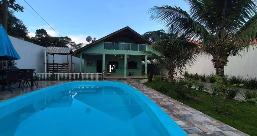 Sobrado com ático e 4 quartos Pontal do Sul