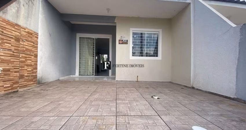 Casa com espaço de terreno em Praia de Leste
