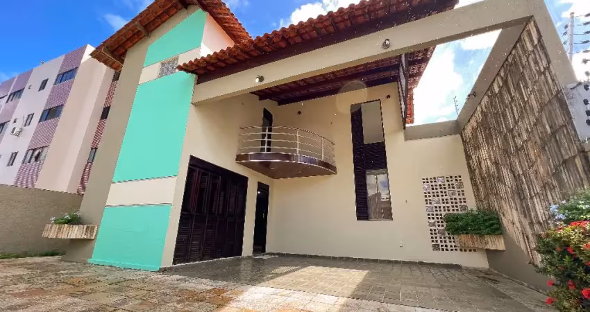 LINDA CASA COM 4 QUARTOS , SENDO 2 SUÍTES E CLOSET
