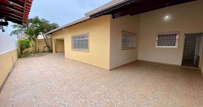 Casa para Venda em Itanhaém, Centro, 2 dormitórios, 1 suíte, 1 banheiro, 4 vagas