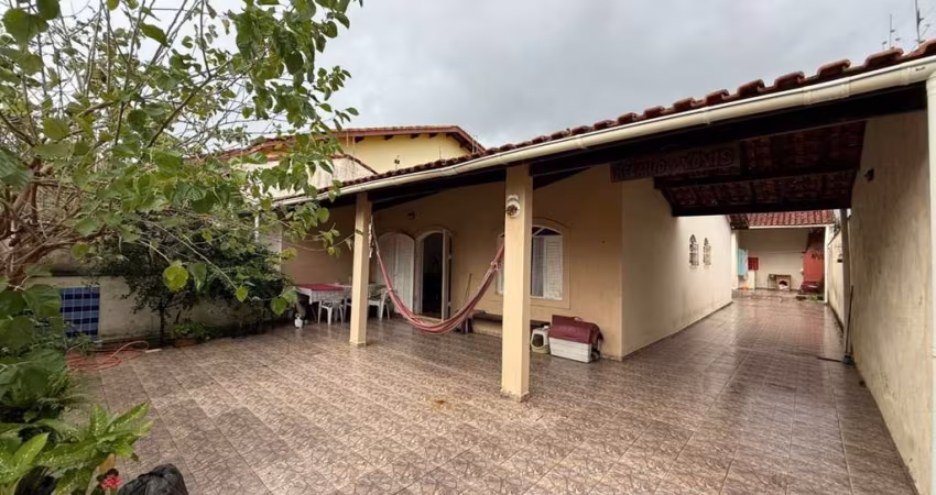 Casa para Venda em Itanhaém, Jamaica, 2 dormitórios, 1 suíte, 2 banheiros, 5 vagas