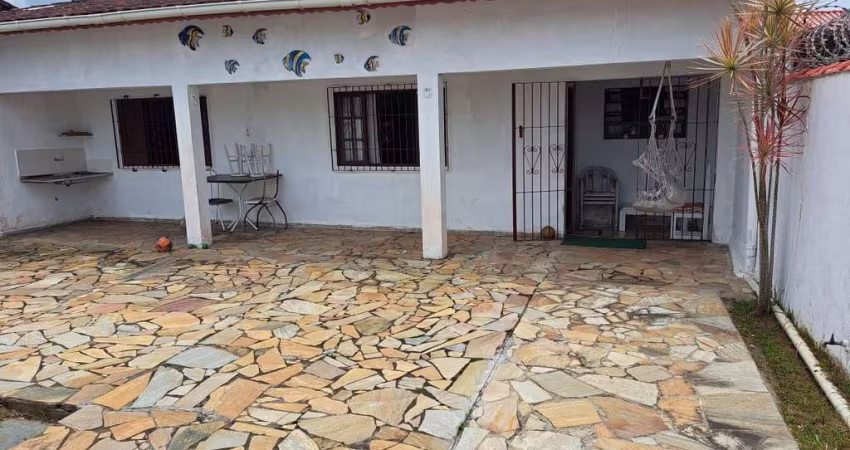 Casa para Venda em Itanhaém, Tupy, 3 dormitórios, 1 suíte, 3 banheiros, 1 vaga