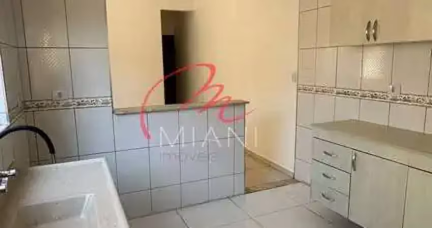 Casa para locação com 45m², 1 quarto e 1 vaga de garagem - quintal compartilhado no rio pequeno/but