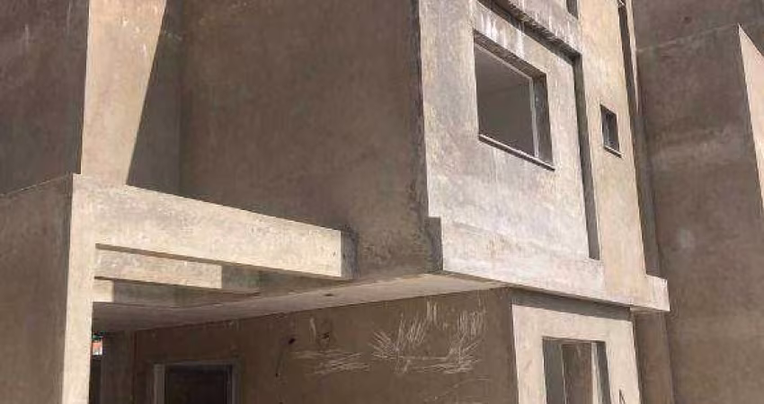Sobrado com 3 dormitórios à venda, 120 m² por R$ 720.000,00 - Uberaba - Curitiba/PR