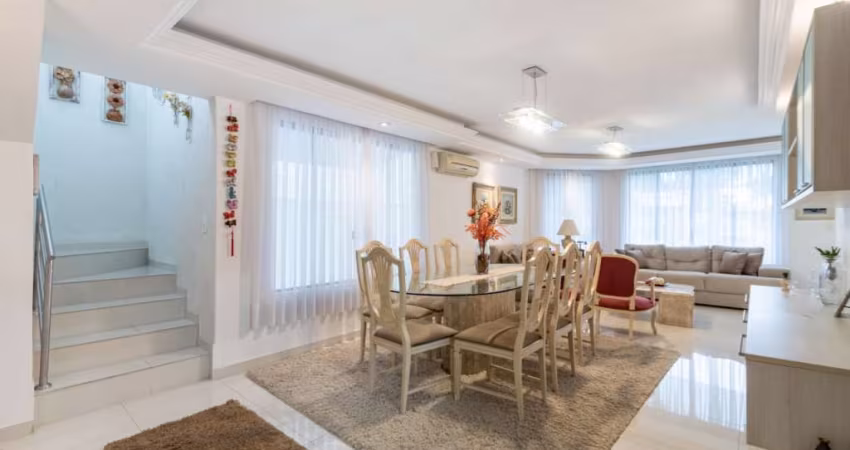 Casa em Condomínio,  5 Quartos, 5 Vagas, a Venda, no Bairro Uberaba, em Curitiba. REbrokers