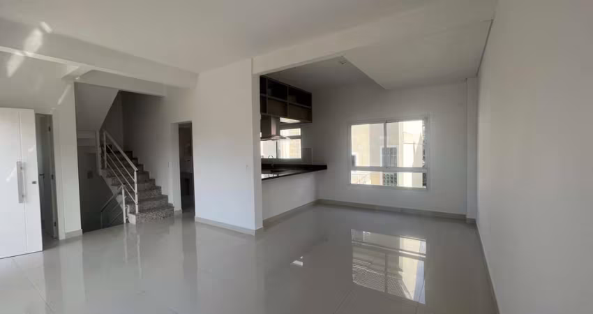 Sobrado Casa em Condomínio, 3 Quartos, 2 Vagas, a Venda no Bairro Santa Felicidade, em Curitiba REbrokers