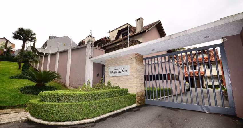 Sobrado em Condomínio, 3 Dormitórios, Com Quintal e 2 Vagas, a Venda, no Santo Inácio, Curitiba.