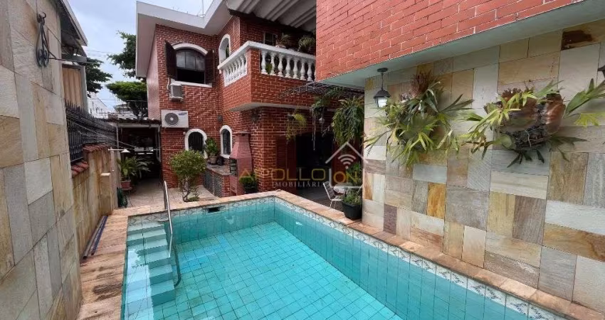 Sobrado com Piscina - 3 suítes - Embaré - Santos