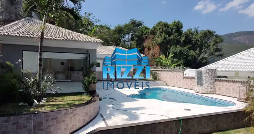 Maravilhosa casa duplex em condomínio fechado com 03 suítes