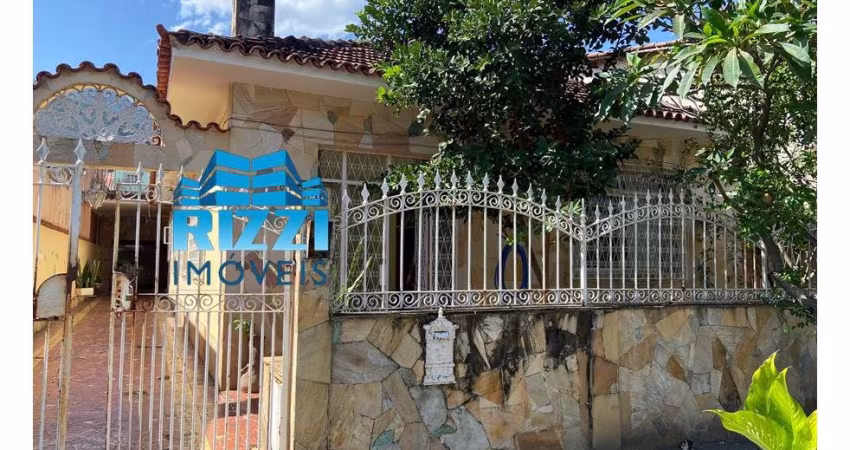 Casa Linear - Beira de Rua - Com excelente Potencial no Bairro do Anil/Jacarepaguá
