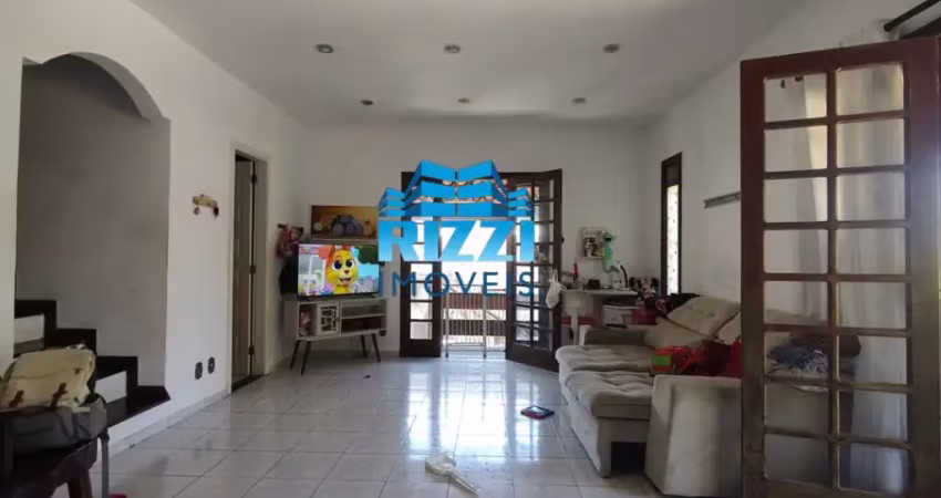 Excelente casa triplex em condomínio fechado na freguesia