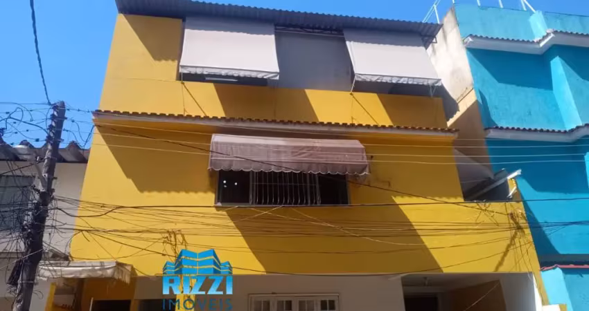 Casa com 3 quartos (01 suíte) a venda na praça seca