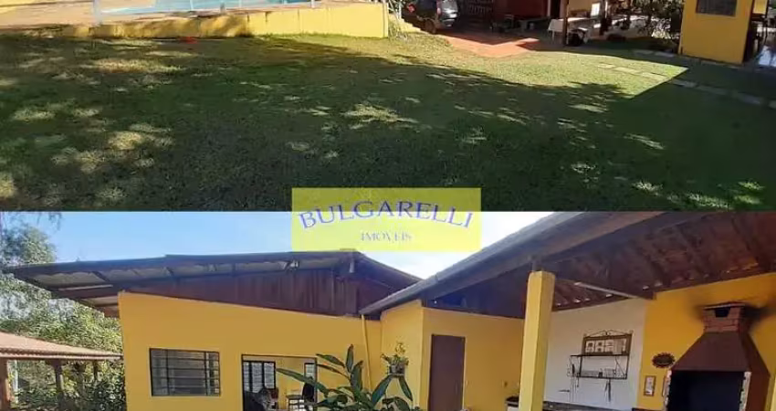 Linda chácara à venda permuta 3 dormitorios sendo 1 suite , salão com churrasqueira , piscina bairr