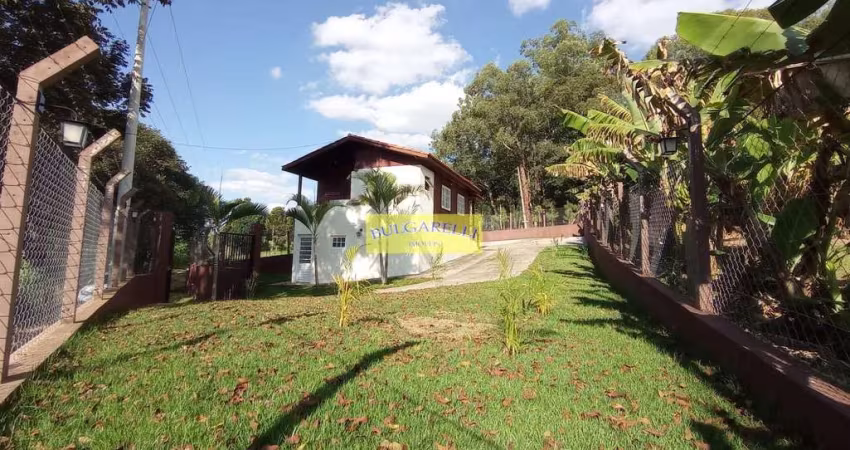 Casa para Locação de Madeira em Região de Chacaras Contendo 2 Quartos, 4 Vagas, 400M², CAXAMBU, JUN