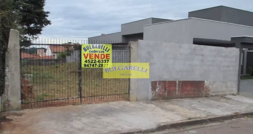 Terreno à venda totalmente plano com òtima localização, bairro do caxambu munido de comercios , esc