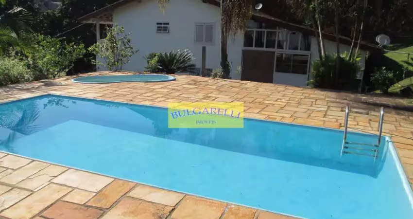 Linda Chácara à venda  Contendo 3 dormitorios 1 suite , salão , churrasqueira com forno , piscina .