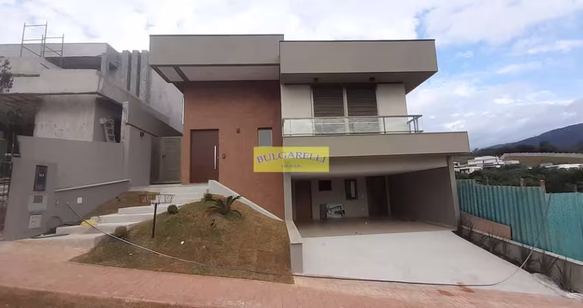 Casa Nova terrea em condomínio, somente a garagem em baixo. Repleta de armários . casa nova