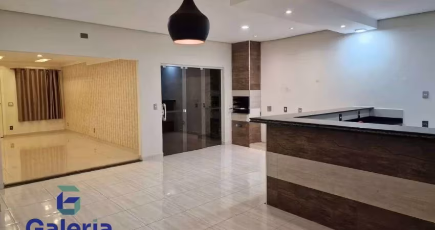 Casa de condomínio com 3 quartos à venda, 175m² - Jardim Guaporé
