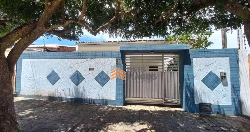Uma Excelente Casa Para Venda No Bairro Neópolis, Com 150m² de área construída, Na Rua Araponga, Conj. Pirangi, Primeira Etapa, Composta Por Garagem a