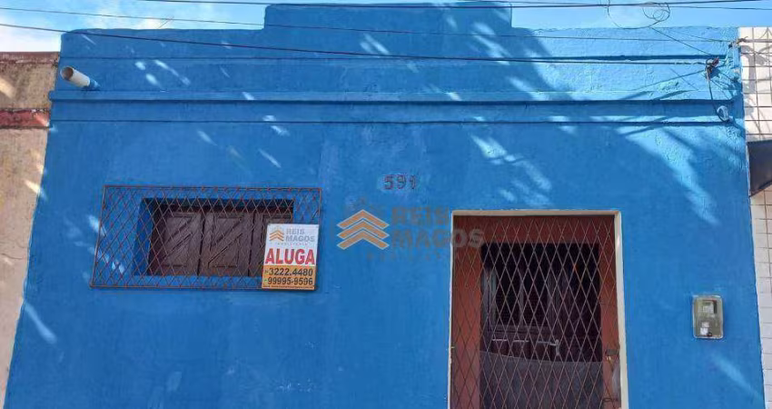 Casa Disponível Para Locação No Bairro do Alecrim, Possui 56,40m² Composta Por Área, Sala, 3 Quartos Sendo Um Menor, Banheiro Social, Cozinha e Área d