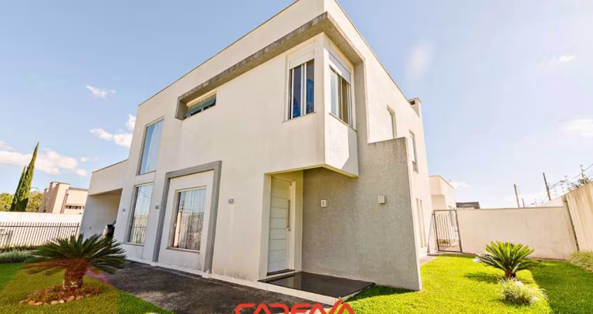 Casa com 5 Quartos, Sendo 3 Suítes, 1 demi-suite e 2 vagas à venda em Santa Felicidade