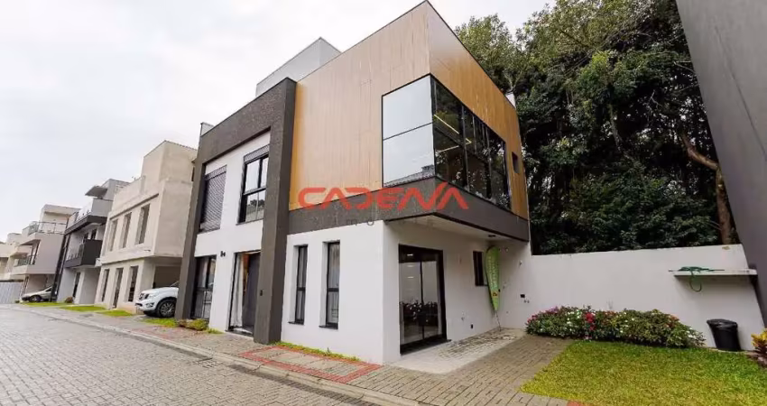 Casa Triplex com 3 quartos e 2 vagas para aluguel no Santa Felicidade