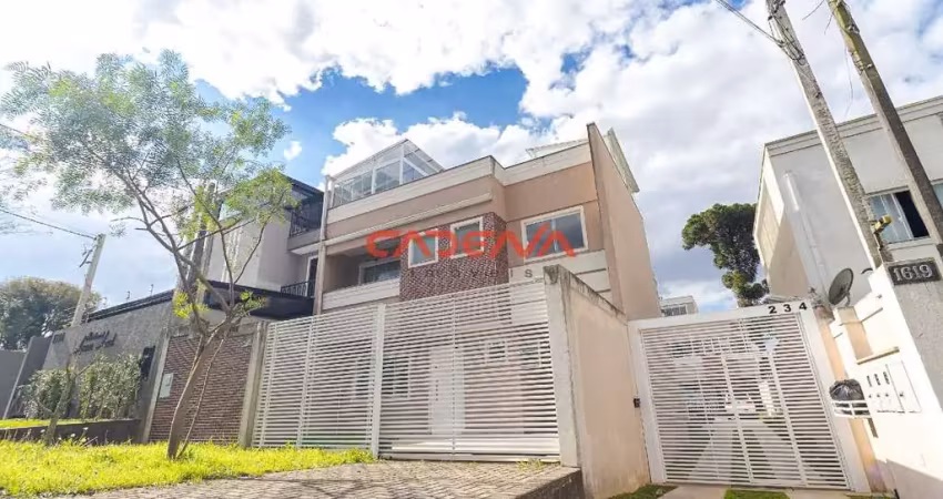 Sobrado triplex com 3 quartos e 2 vagas à venda no boqueirão