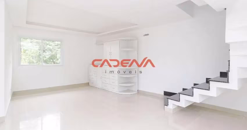 Sobrado triplex com 3 quartos e 2 vagas para aluguel no campo comprido