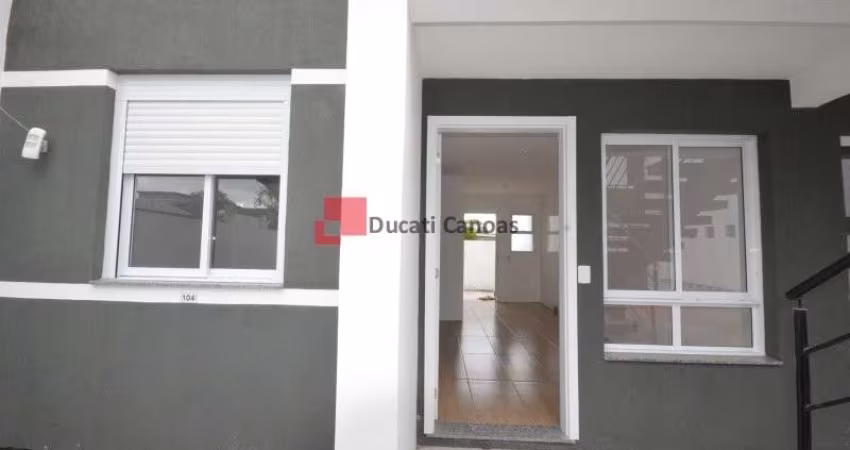 Apartamento 02 dormitórios com pátio privativo.