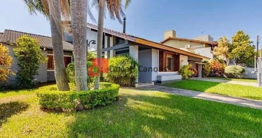 Casa térrea com amplo pátio