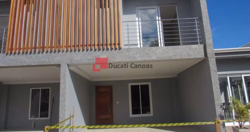 Casa em condomínio nova com 3 dormitórios no bairro Igara