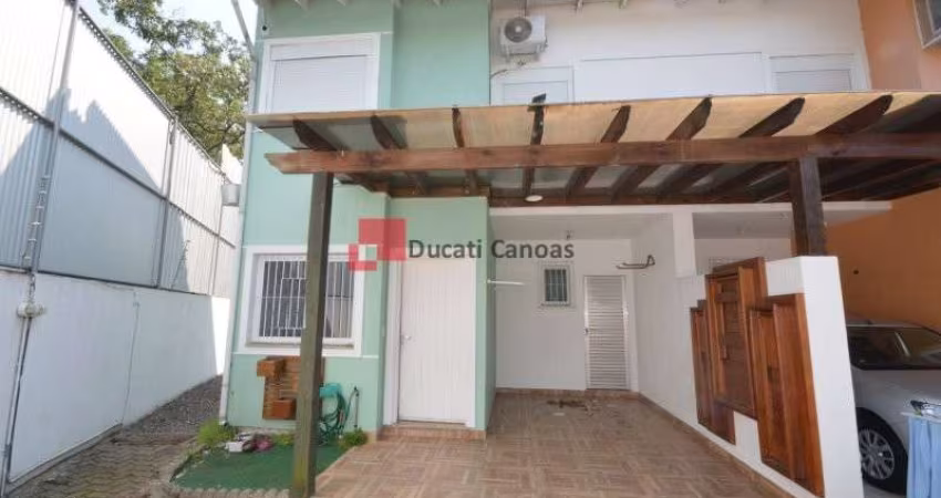 Ótima Oportunidade em Condomínio!  Linda casa semi-mobili