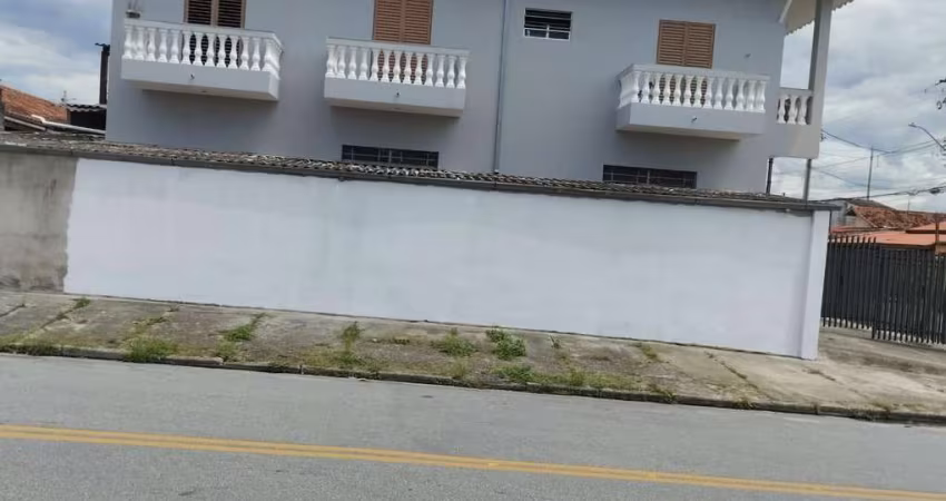 Casa para Locação em Taubaté, Parque Aeroporto, 3 dormitórios, 1 banheiro, 2 vagas