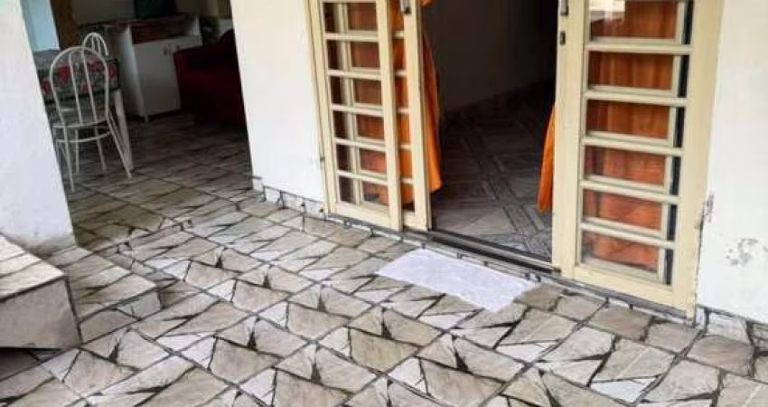 Casa para Venda em Taubaté, Jardim Sandra Maria, 3 dormitórios, 1 banheiro, 2 vagas