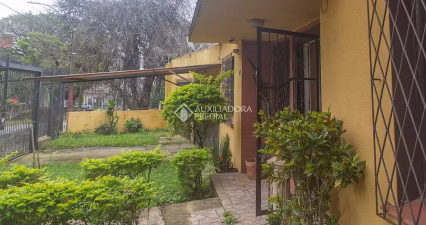 Casa com 3 quartos à venda na Praça Paulo de Aragão Bozano, 46, Vila Ipiranga, Porto Alegre