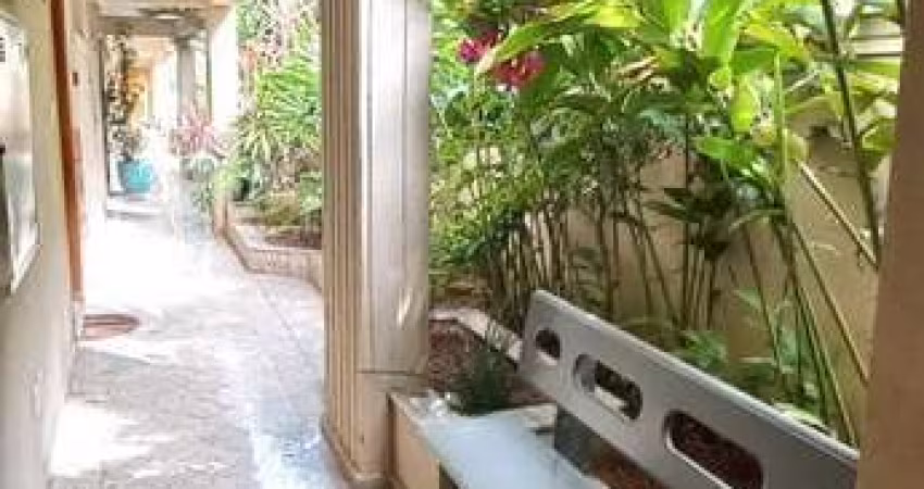Casa triplex a venda em Santos no Embaré próximo a praia
