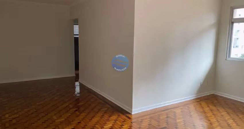 Apartamento a venda em santos no gonzaga no último andar.