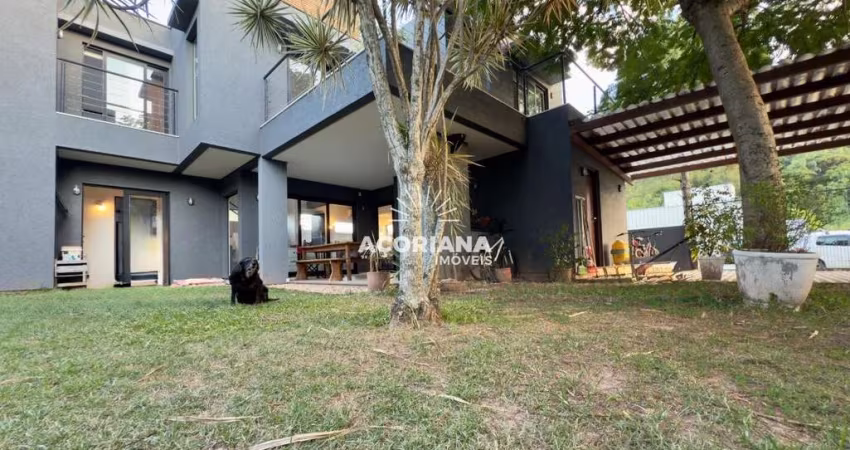 Linda casa com 4 Dormitórios no Rio Tavares!
