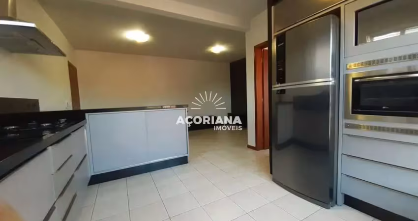 Apartamento com 3 quartos para alugar na Rua Fermino Hemenegildo dos Santos, 15, Carianos, Florianópolis