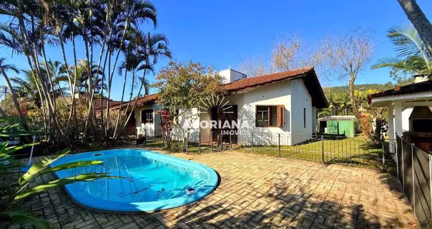 Casa com 3 quartos para alugar na Rodovia Doutor Antônio Luiz Moura Gonzaga, 3994, Rio Tavares, Florianópolis