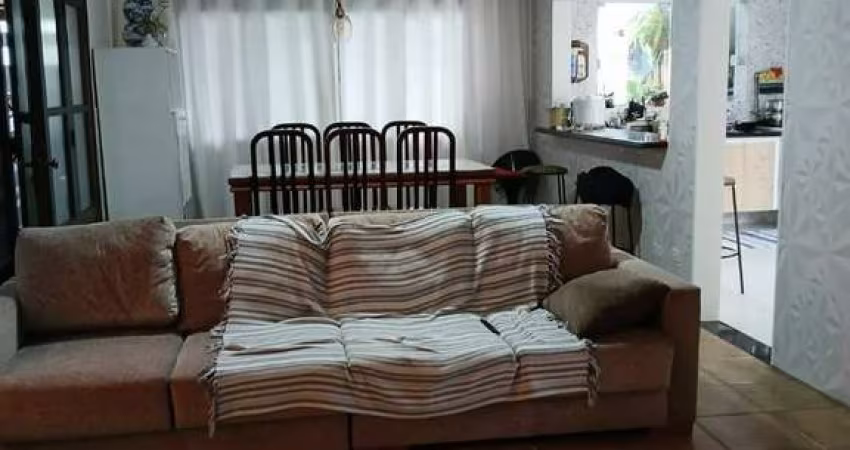 Casa com 3 dormitórios no Jardim Mosteiro em Itanhaém / SP