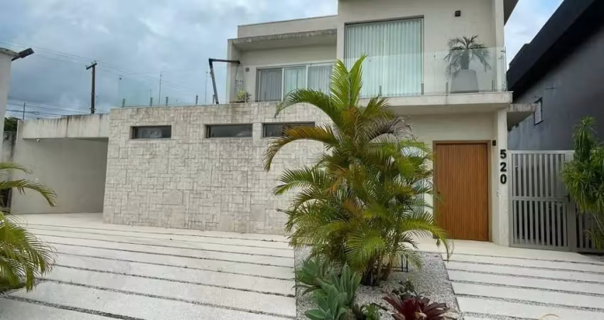Casa com 4 dormitórios, sendo 3 suítes no Jardim Guacyra em Itanhaém / SP