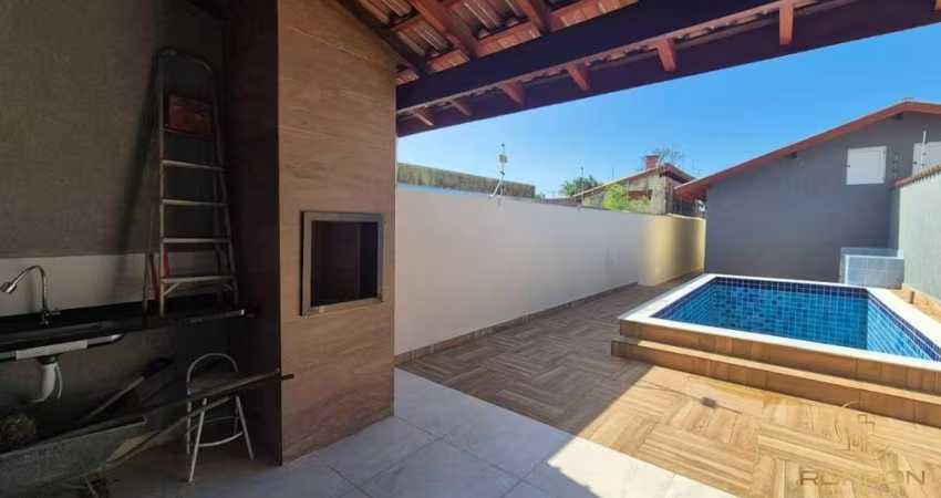 Casa com 3 dormitórios sendo 2 suítes no Grandesp em Itanhaém / SP