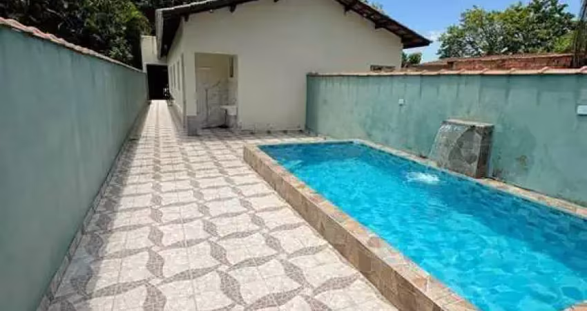 Casa com 2 dormitórios, sendo 1 suíte no Barigui em Mongaguá / SP