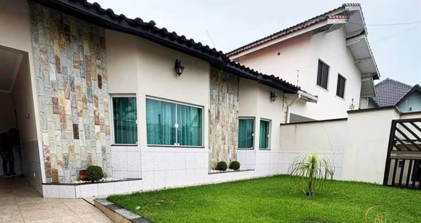 Casa com 3 dormitórios, sendo 1 suíte no Josedy em Peruíbe / SP