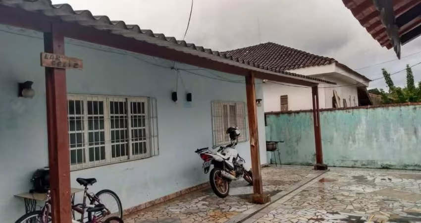 Casa com 2 dormitórios, no Umuarama em Itanhaém / SP