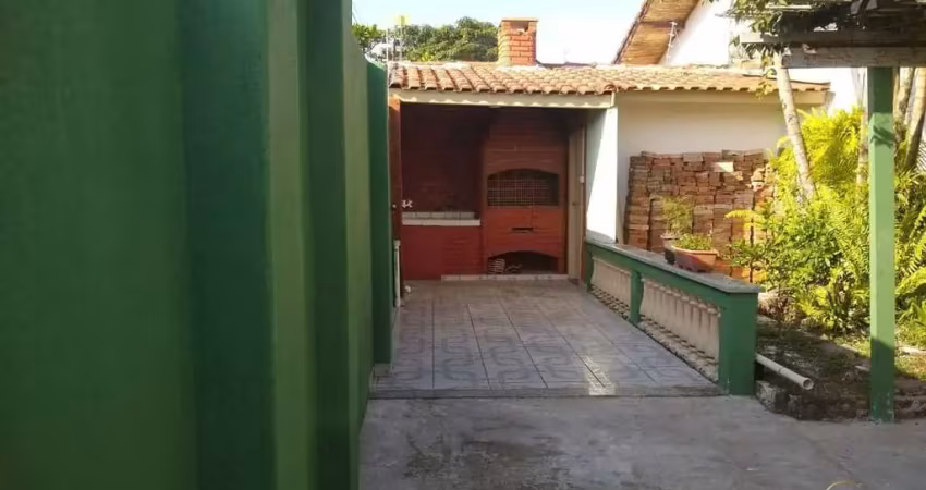 Casa com 2 dormitórios, sendo 1 suíte na praia dos sonhos em itanhaém, sp.