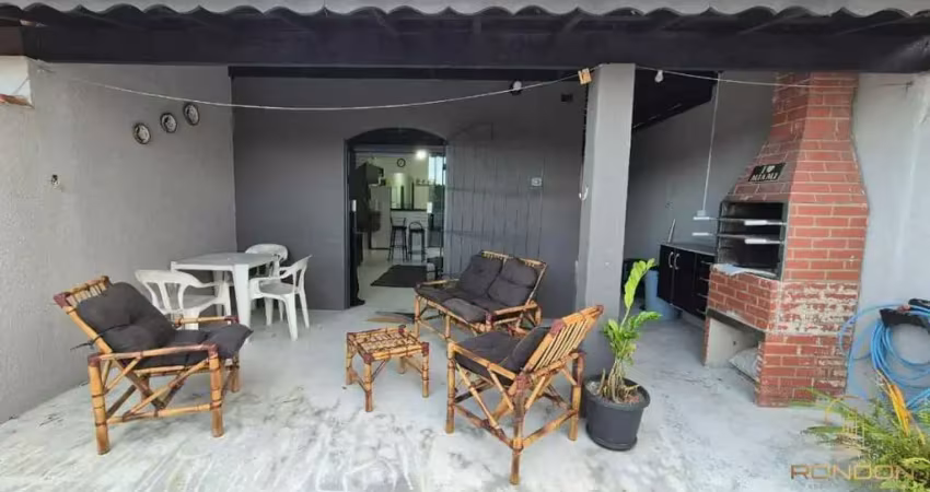Casa com 2 dormitórios, sendo 1 dormitório no marrocos em itanhaém, sp.