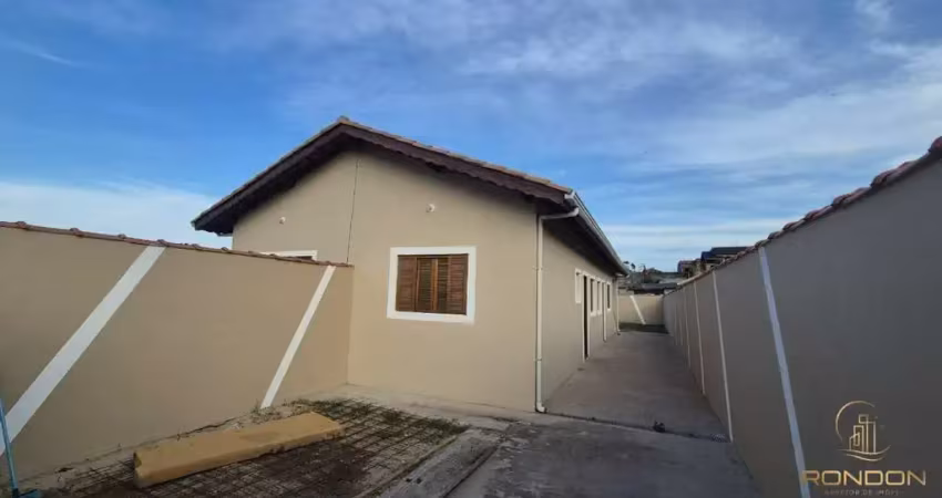 Casa com 2 dormitórios, sendo 1 suíte no umuarama em itanhaém / sp