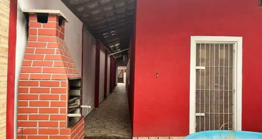 Casa com 3 dormitórios, sendo 1 suíte no belas artes em itanhaém, sp.